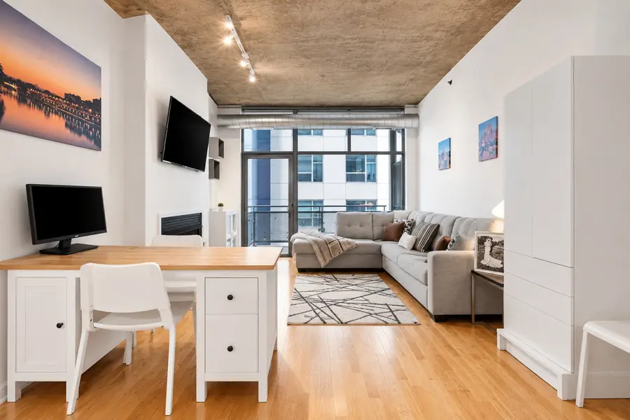 Address Withheld By Seller, Chicago, IL 60605 - #3