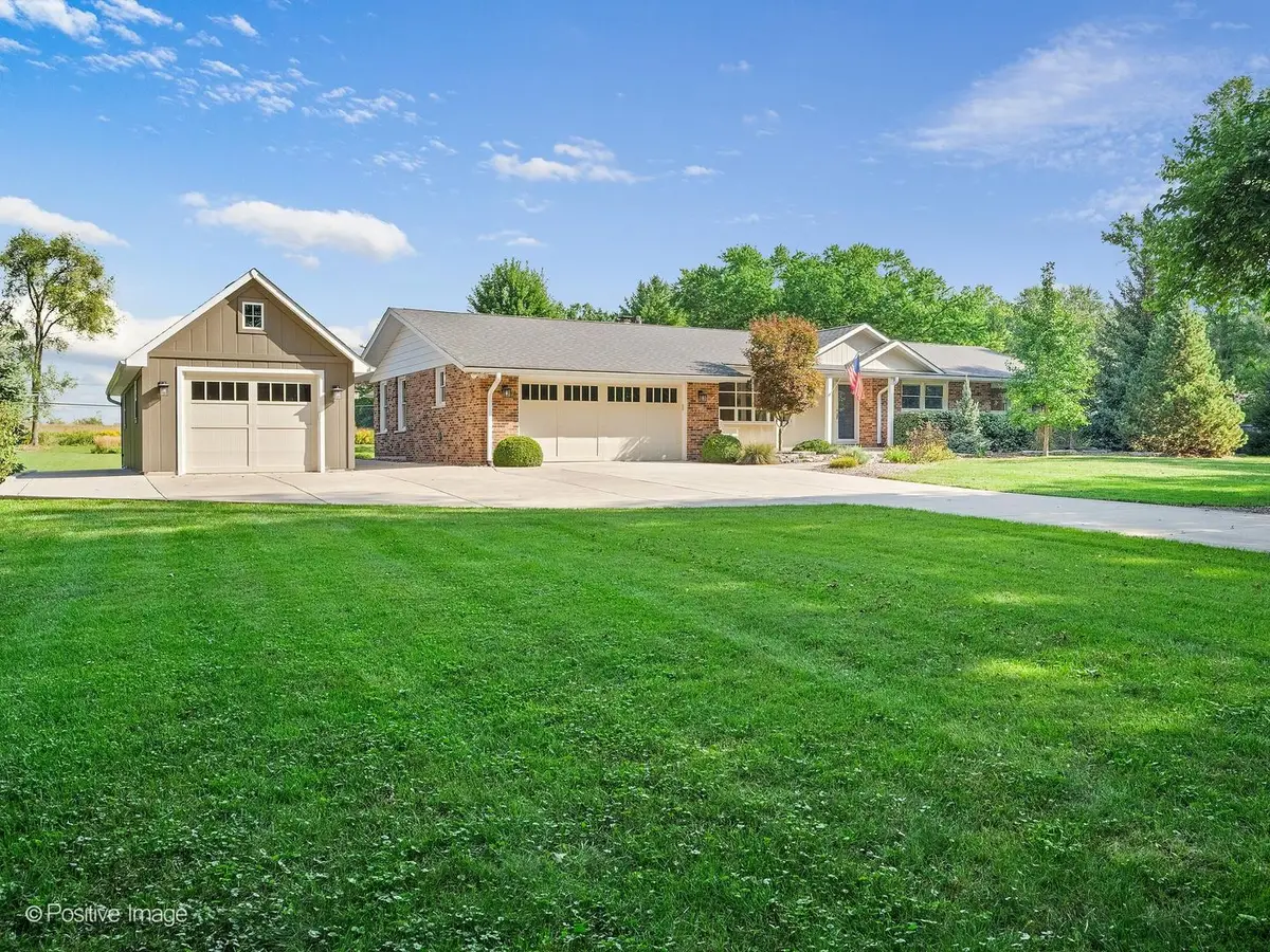 28W224 Robin Lane, West Chicago, IL 60185 - #1