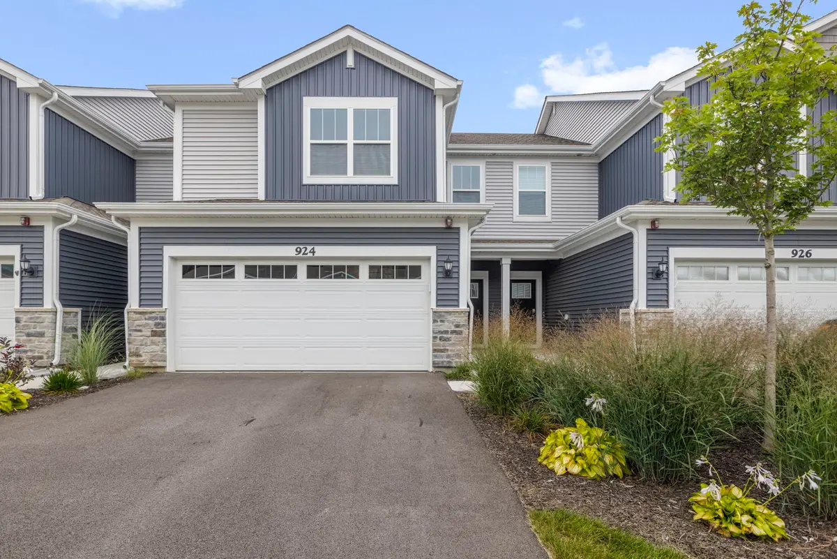924 Shagbark Lane, West Dundee, IL 60118 - #1
