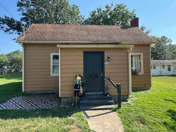 210 W Park Street W, Benton, IL 62812