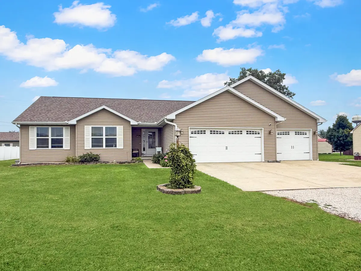 103 E Center Street, Gifford, IL 61847 - #1