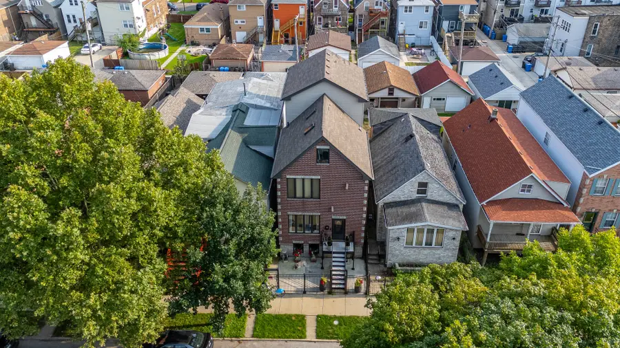 539 W 44th Place, Chicago, IL 60609 - #3