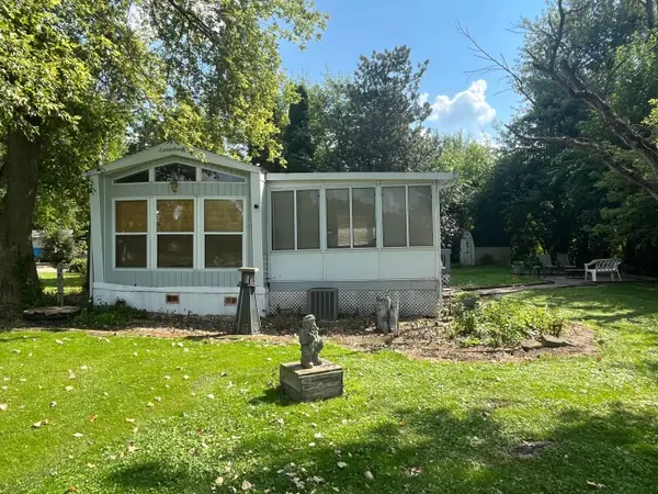 1009 Bay Road #10, McHenry, IL 60051