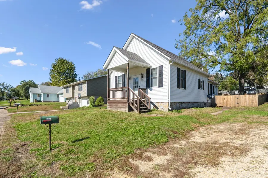 1914 14th Avenue S, Clinton, IA 52732 - #2