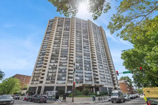 3930 N Pine Grove Avenue #2304, Chicago, IL 60613