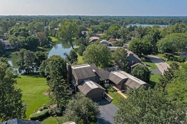 463 Woodview Road, Lake Barrington, IL 60010