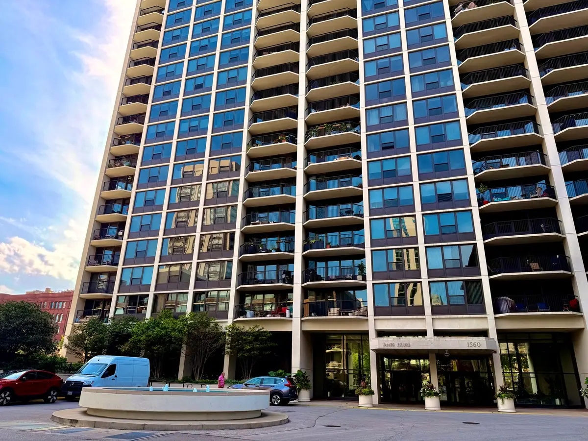 1560 N Sandburg Terrace #2110J, Chicago, IL 60610 - #1