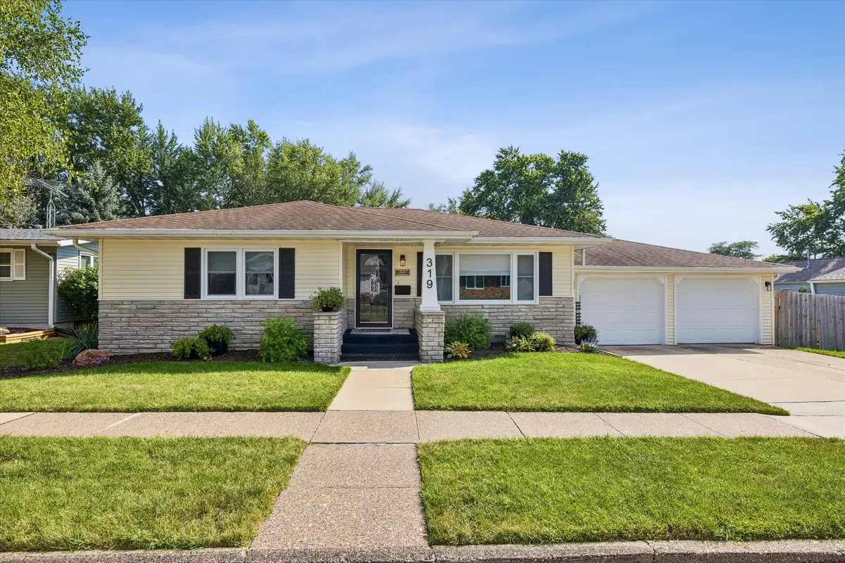 319 4th Street, De Witt, IA 52742 - #1