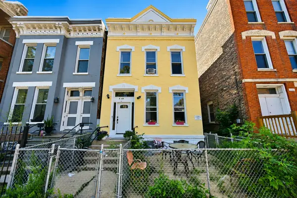 1433 W Superior Street, Chicago, IL 60642