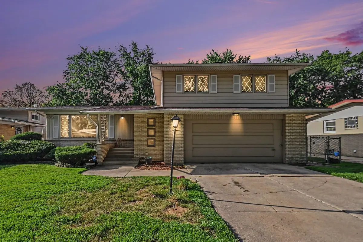 906 N Rainbow Drive, Glenwood, IL 60425 - #1