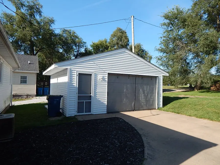 1109 Hacker Street, Buffalo, IA 52728 - #2