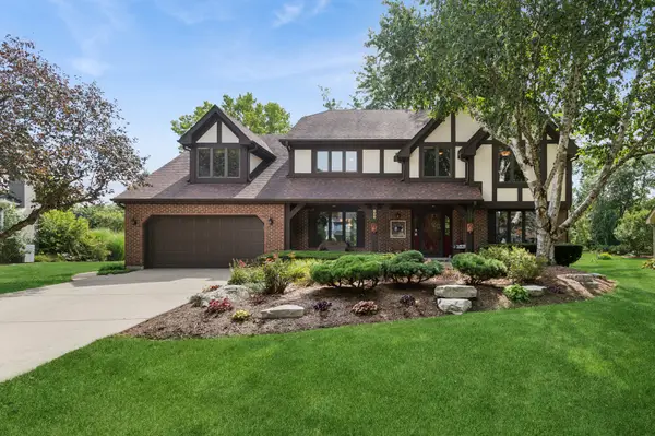 808 Lyndhurst Court, Naperville, IL 60563