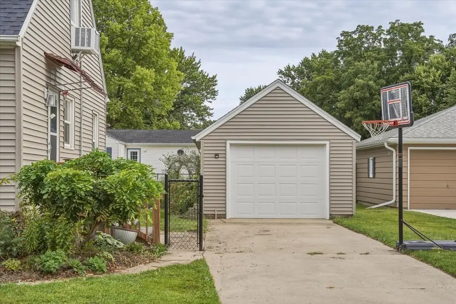 706 Adams Street, Oregon, IL 61061 - #3