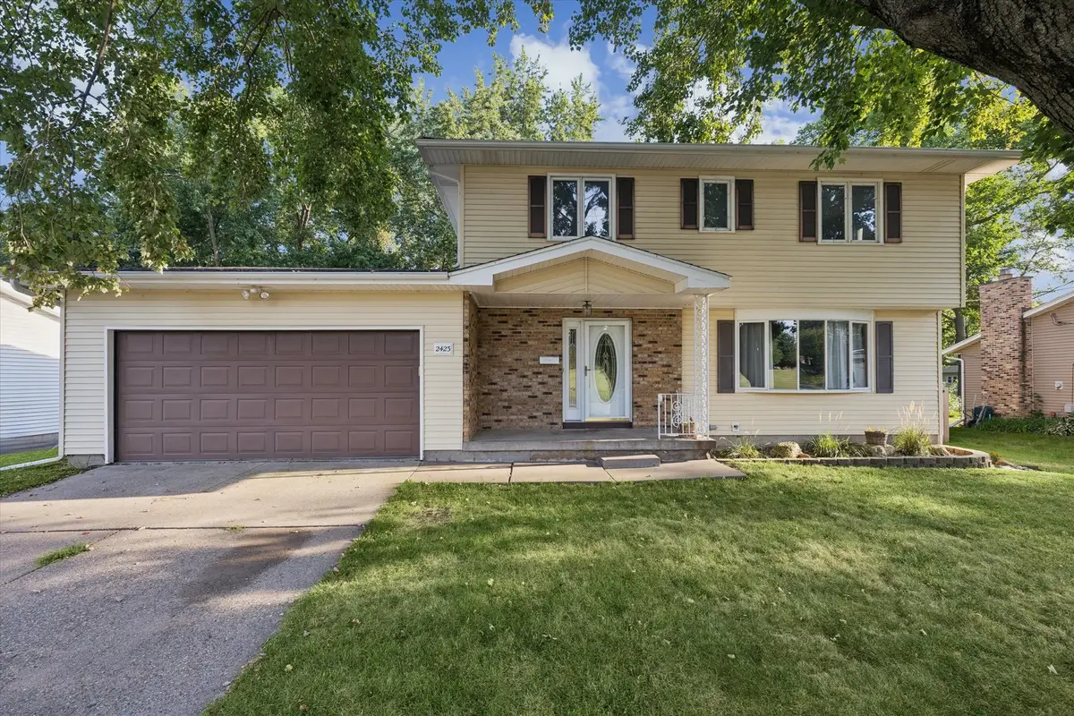 2423 E 32nd Street, Davenport, IA 52807 - #1