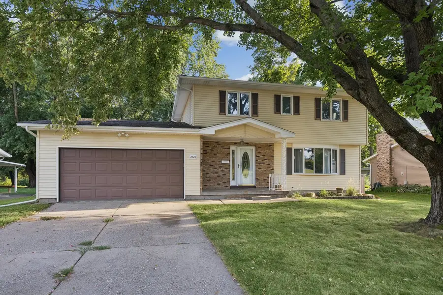 2423 E 32nd Street, Davenport, IA 52807 - #2
