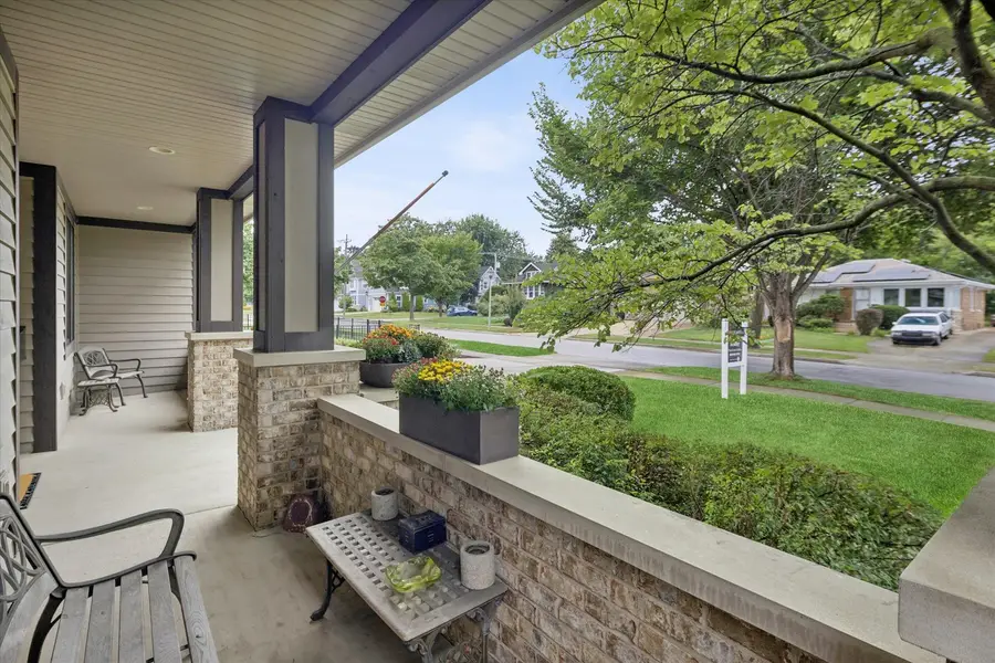 158 E Columbia Avenue, Elmhurst, IL 60126 - #3
