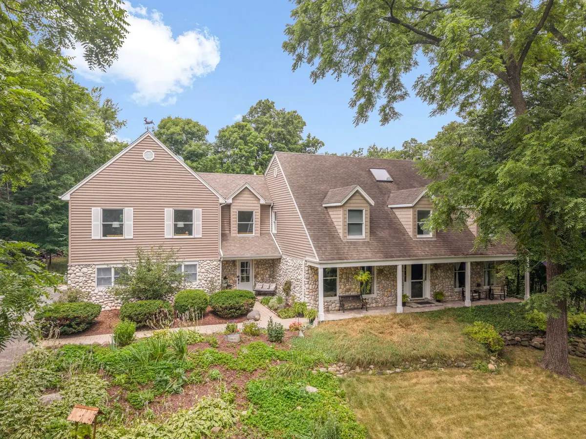 8310 Mason Hill Road, Woodstock, IL 60098 - #1