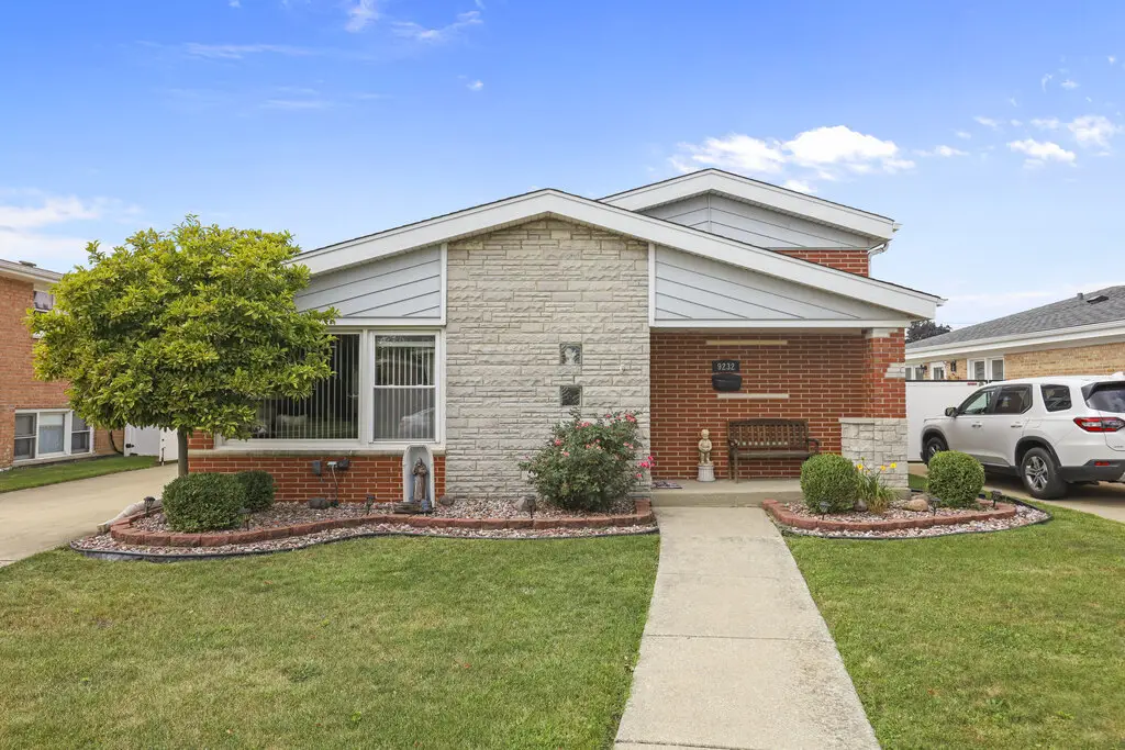 9232 Parkside Avenue, Oak Lawn, IL 60453 - #1