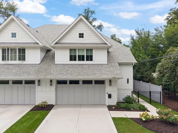 820 E Franklin Avenue, Naperville, IL 60540