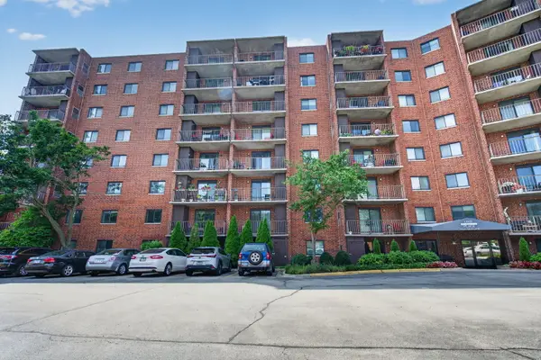 1 Bloomingdale Place #207, Bloomingdale, IL 60108