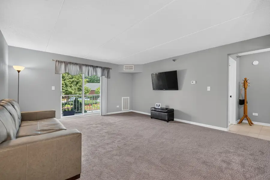 1 Bloomingdale Place #207, Bloomingdale, IL 60108 - #3