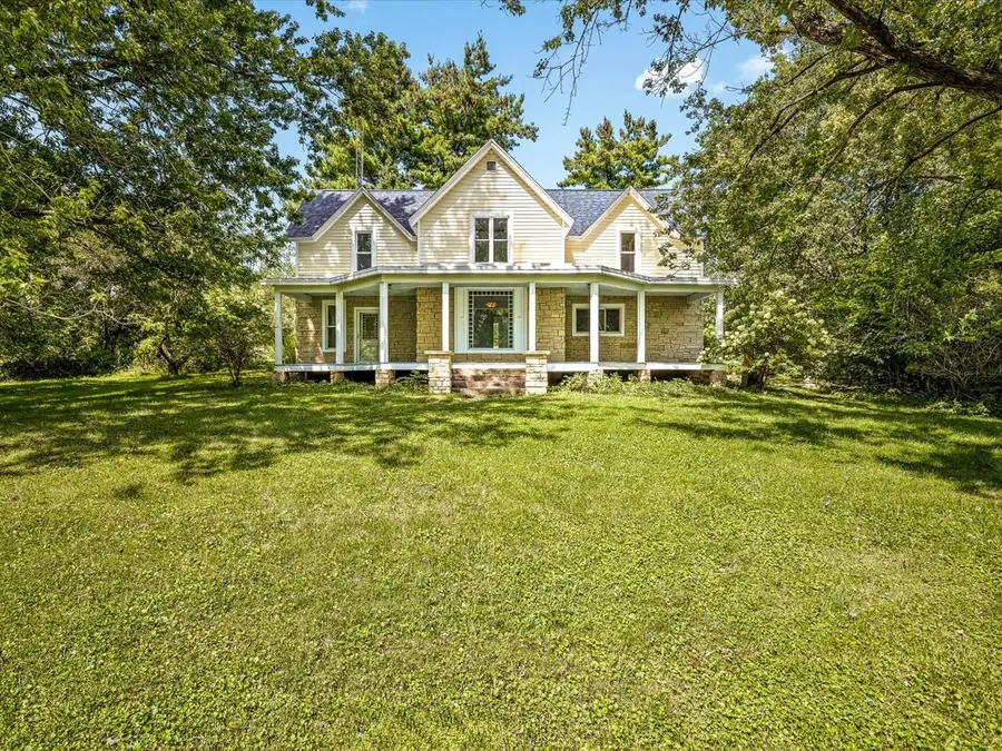 1112 W Saint James Road, Orangeville, IL 61060 - #2