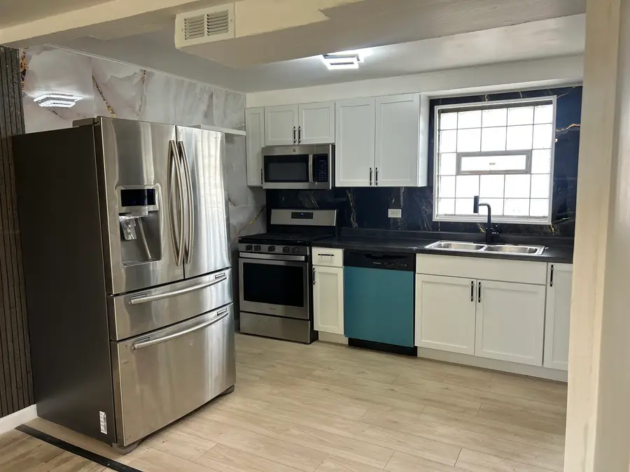9513 S Merrion Avenue, Chicago, IL 60617 - #3