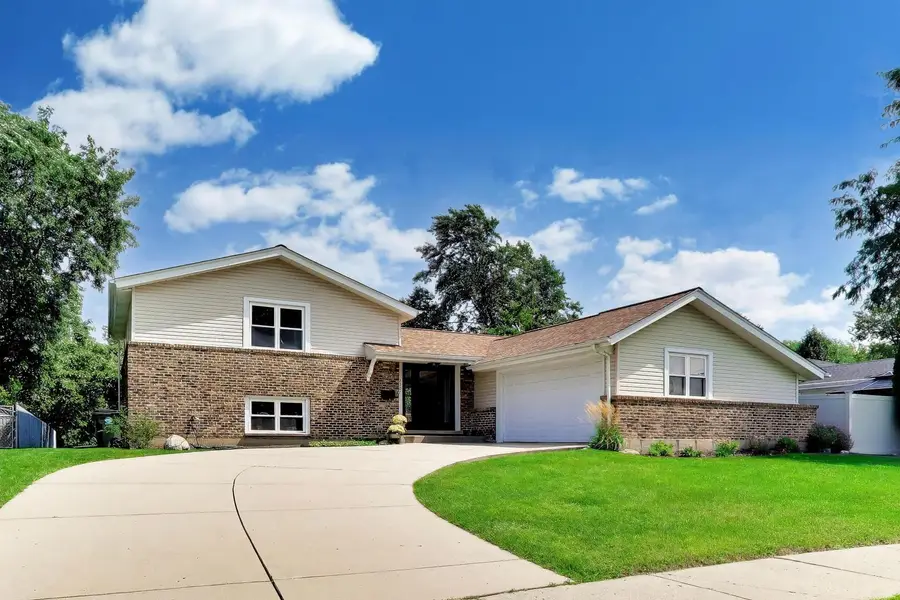 2307 N Kennicott Drive, Arlington Heights, IL 60004 - #2