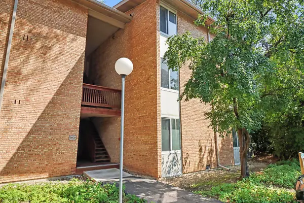 5809 Oakwood Drive #D, Lisle, IL 60532