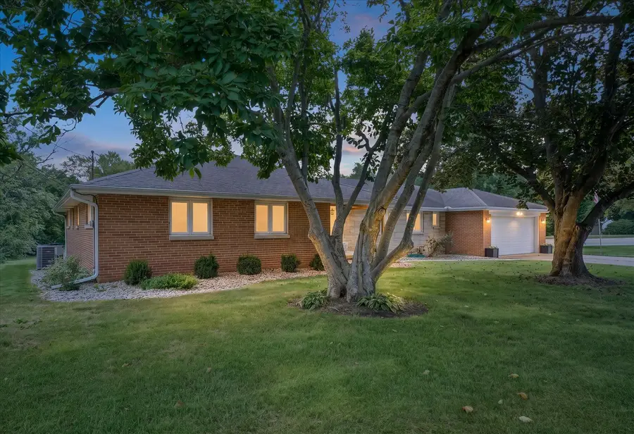 720 E High Street, Farmer City, IL 61842 - #2