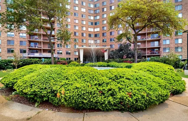 6833 N Kedzie Avenue #415, Chicago, IL 60645
