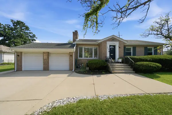 1402 E Evergreen Street, Wheaton, IL 60187