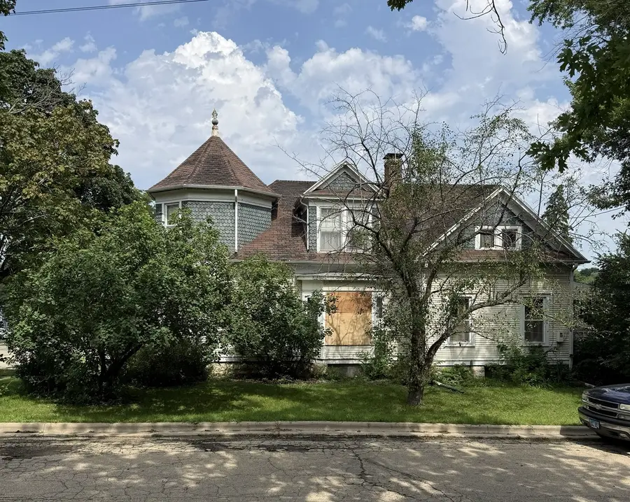 722 S Hennepin Avenue, Dixon, IL 61021 - #2