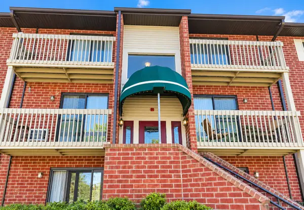 980 N Lakeside Drive #1B, Vernon Hills, IL 60061