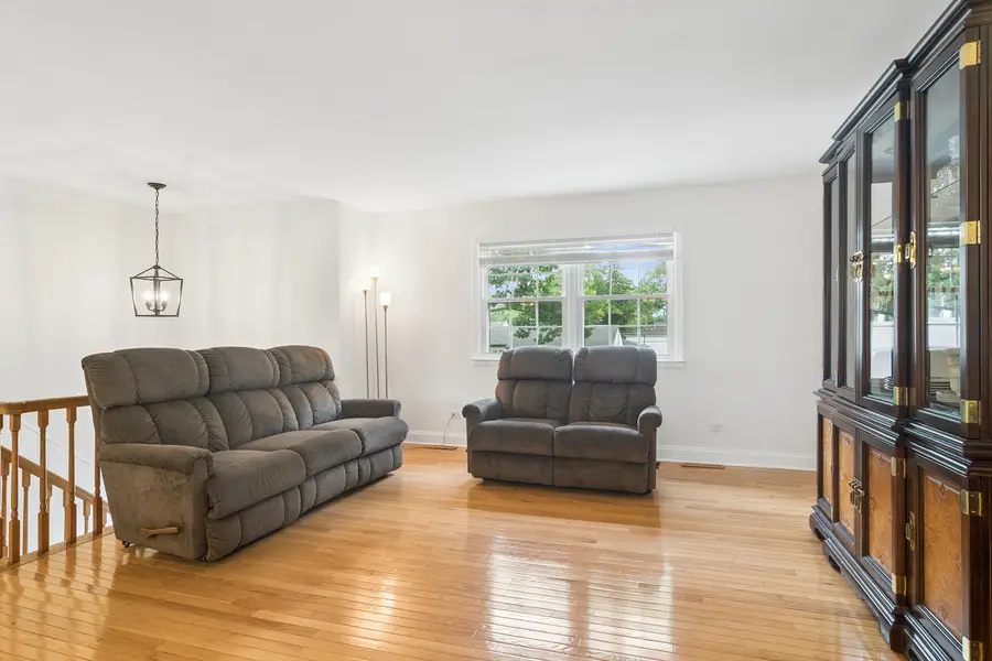 1120 Valley Stream Drive, Wheeling, IL 60090 - #3