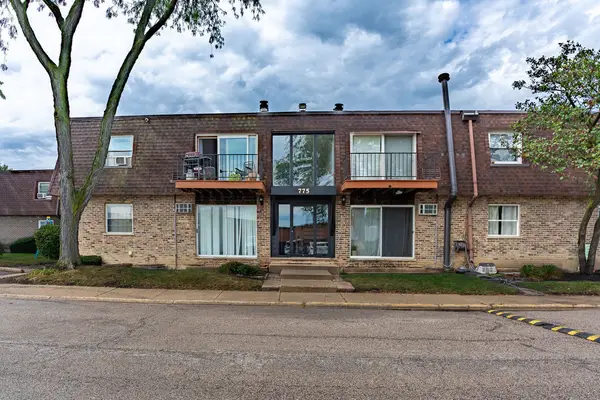 775 Grove Drive #207, Buffalo Grove, IL 60089