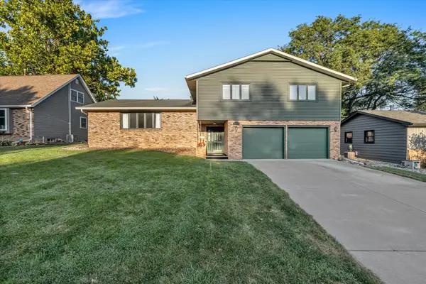 2705 36th Street, Rock Island, IL 61201