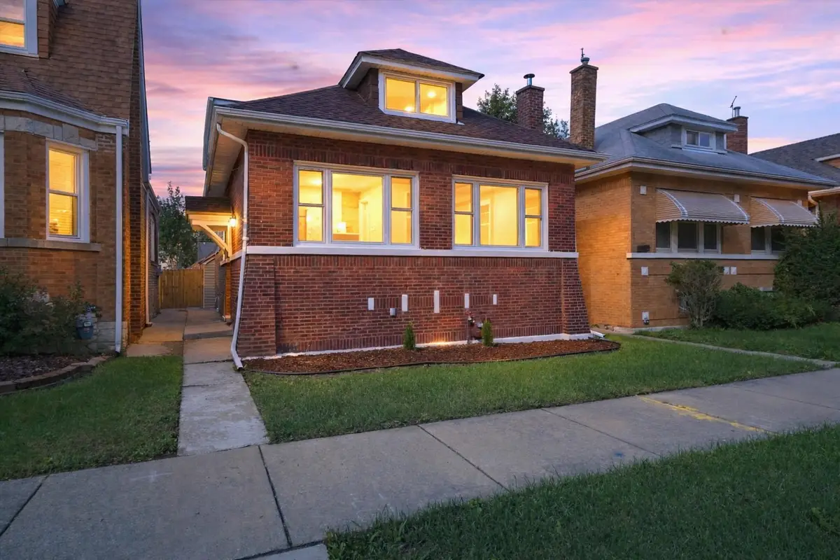 8352 S Phillips Avenue, Chicago, IL 60617 - #1