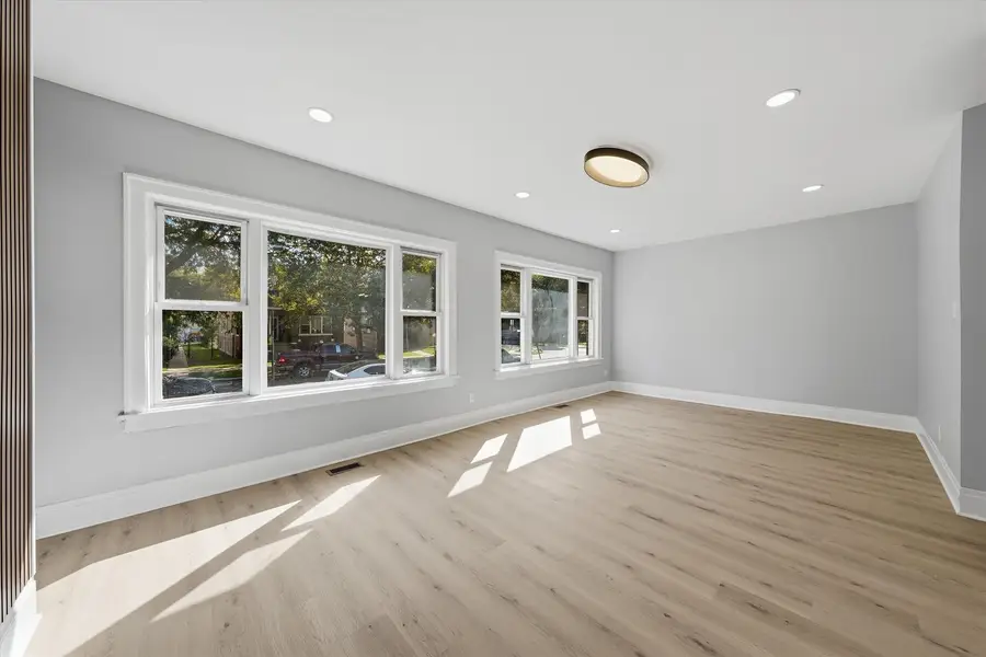8352 S Phillips Avenue, Chicago, IL 60617 - #3