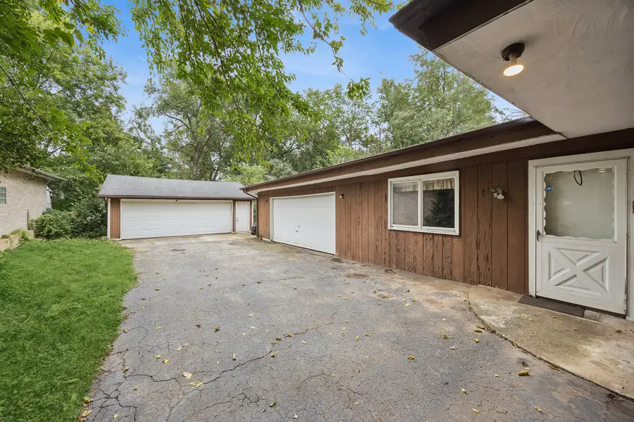 9041 Maple Avenue, Burr Ridge, IL 60527 - #3