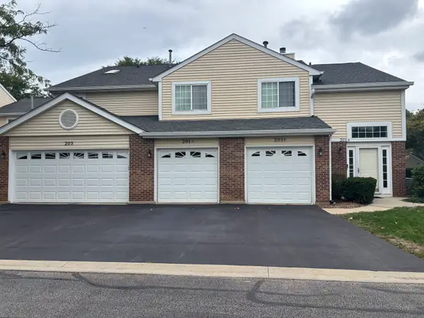 201 Brittany Drive #A, Streamwood, IL 60107