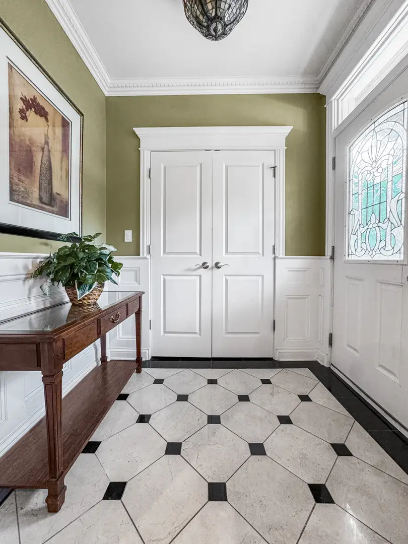2135 W Montrose Avenue, Chicago, IL 60618 - #2
