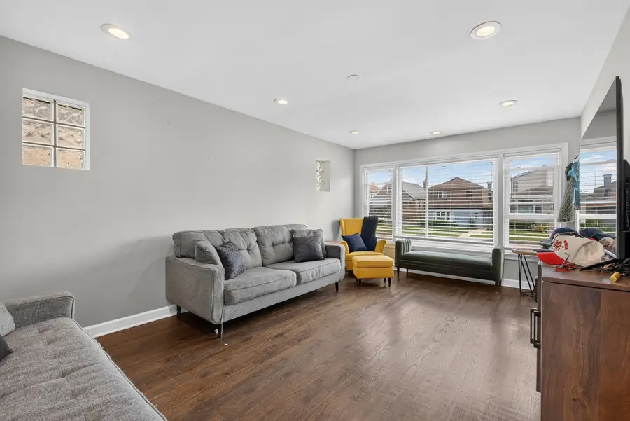 5440 N Mobile Avenue, Chicago, IL 60630 - #3