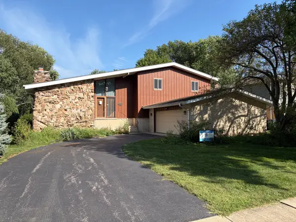 1919 N Chestnut Avenue, Arlington Heights, IL 60004