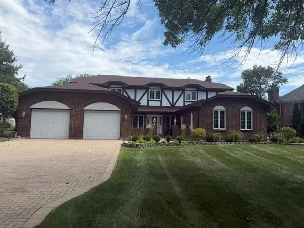 521 Forest Mews Drive, Oak Brook, IL 60523