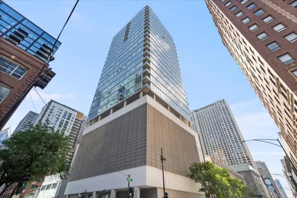 550 N Saint Clair Street #1302, Chicago, IL 60611