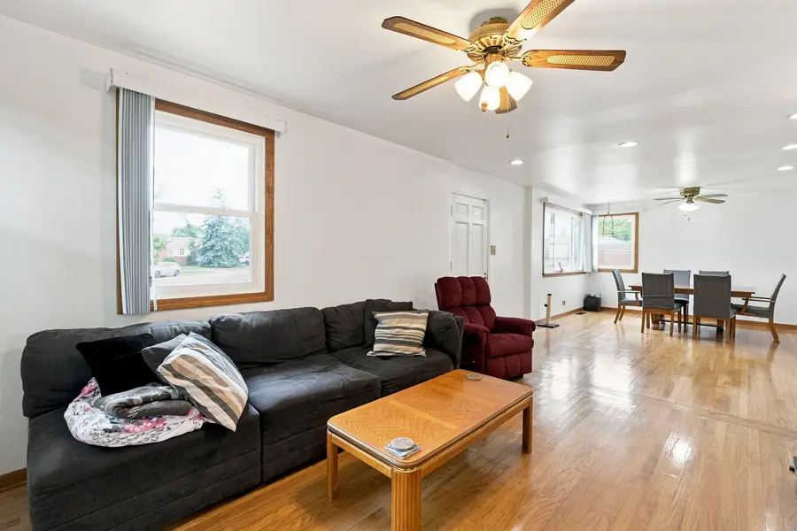 2170 Laura Lane, Des Plaines, IL 60018 - #2