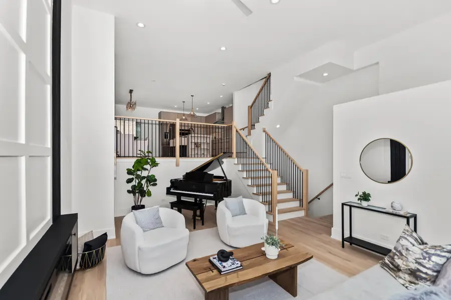 710 E 41 Street, Chicago, IL 60653 - #3