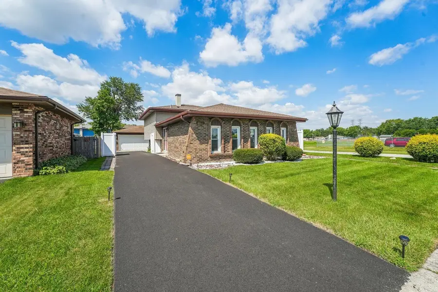 17808 S Hickory Street, Lansing, IL 60438 - #2