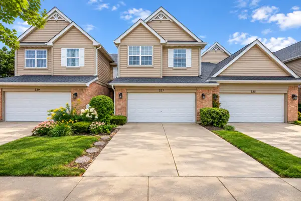 227 Wimbledon Place, Bloomingdale, IL 60108